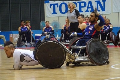 車いすのラグビー「ウィルチェアラグビー」2日目、日本が英国を破り予選全勝 画像