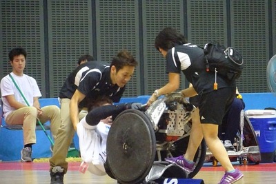 車いすの激しいぶつかり合い…「ウィルチェアーラグビー」を支える力 画像