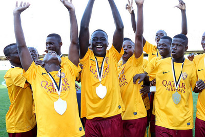 カタール航空支援の少年サッカーチーム、バルサユースを破る 画像