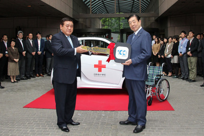 100周年のヤナセ、日本赤十字にスマート寄贈、交通遺児へ寄付など社会貢献活動 画像