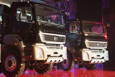 ダイムラーの大型トラック「バーラトベンツ」発表…インドの為に、インドで作った初の車両 画像
