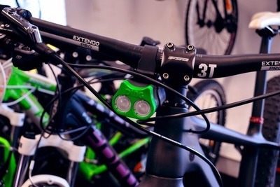 日本でも売ってほしい、前・左右の3方向を照らせる自転車ライト 画像