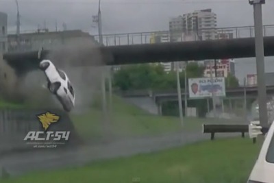 ポルシェ ケイマン、ロシアで大事故…宙を舞う［動画］ 画像