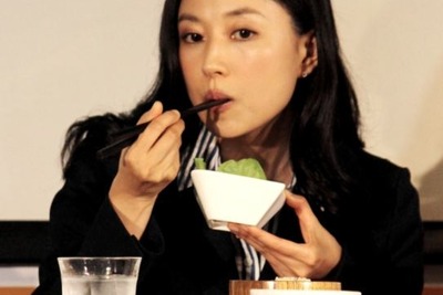 東大料理愛好会が作った「育脳レシピ」…同大OB菊川怜が試食 画像