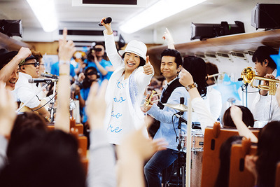 吉田美和「ねえ、ありえなくない？」…ドリカム、九州新幹線の車内で熱唱サプライズ 画像