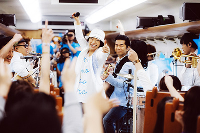 吉田美和「ねえ、ありえなくない?」…ドリカム、九州新幹線の車内で熱唱サプライズ 画像