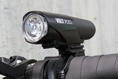 強力700ルーメンが2時間持続…充電式自転車ライトを試す 画像