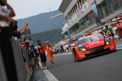 【SUPER GT 第4戦】GT300決勝…CR-Z の高木&小林、クールスーツなしの作戦で快勝 画像