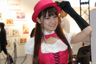 【超会議15】大入りの会場を彩った、ニコニコなコンパニオン写真蔵 画像