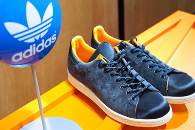 吉田カバン創業80周年…アディダス・スタンスミスにネイビーVer. 画像