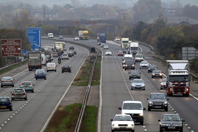 英国政府、高速道路でEVのワイヤレス充電実験へ 画像