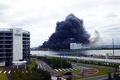 日鉄住金鋼管川崎製造所から出火…首都高大師～浮島一時通行止め、空港やモノレールは「通常どおり」 画像