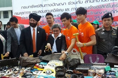 偽ブランド品、海賊版ソフトなど130トン処分　タイ 画像