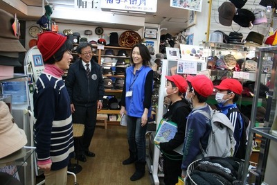 背中から学ぶ…学生が撮る「はたらく大人の姿」写真コンテスト 画像