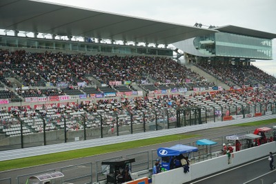 【SUPER GT 第5戦】雨の鈴鹿1000km、決勝の観客数は3万4000人 画像