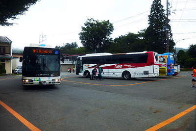 「おひとりさま」はバス、「かんぱーい」は電車…夏フェス輸送「高速バス VS 快速列車」 画像