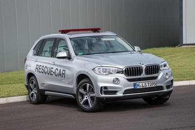 BMW X5 新型の市販PHV、フォーミュラE のレスキュー車に起用 画像