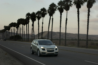 GMが革新的燃料電池車シボレー シークェル 発表 画像