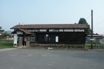 山形鉄道、西大塚駅の文化財指定で写真展…記念プレートもお披露目 画像