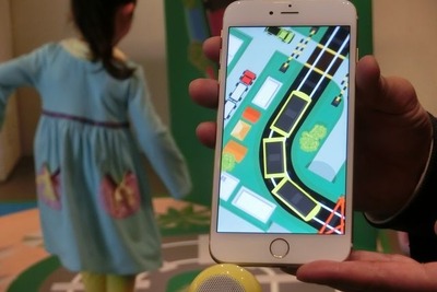 “スマホの次を発明する”…「au未来研究所」が生み出したのはシューズ 画像