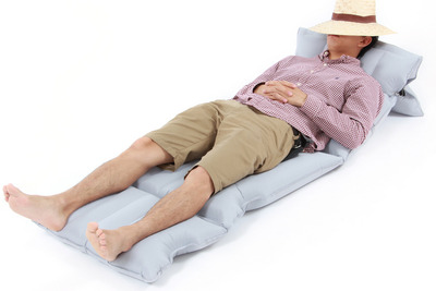 キャンプにくつろぎと快眠を…ソファでも使える空気注入式ベッド 画像