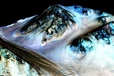 NASA、現在の火星に液体の水が流れている証拠を確認 画像