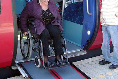 車いす用スロープをデンマーク鉄道に納入…住友ゴム 画像