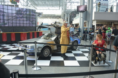 デロリアンにバットマン…過去最大規模、NYコミコン2015の熱気を写真で見る 画像