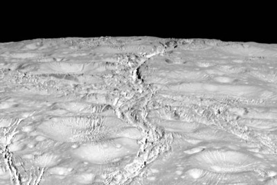 NASA土星探査機、衛星エンケラドス北極の高解像度画像を撮影 画像