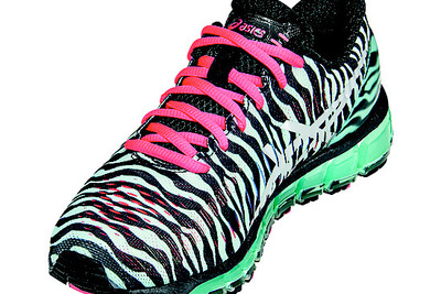 衝撃緩衝材が脚を守り、蹴り出しも軽いアシックス新作ランニングシューズ 画像