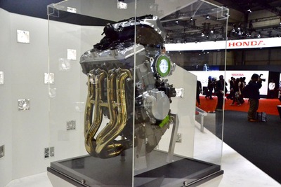【東京モーターショー15】カワサキ、バランス型スーパーチャージドエンジン 出品 画像