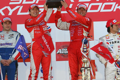 【SUPER GT】写真蔵…第8戦、フェアレディZが今季2勝目 画像