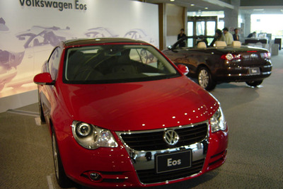 【VW イオス 日本発表】電動リトラクタブルハードトップを採用 画像