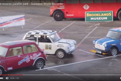縦列駐車のギネス世界記録、英国で更新…前後の間隔34センチ［動画］ 画像
