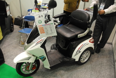 【新価値創造展15】一人乗り用電気ミニカー「佐吉」、手軽さで高齢者に好評 画像