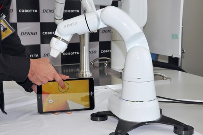デンソーウェーブ、人と一緒に作業するロボット「COBOTTA」を初公開 画像