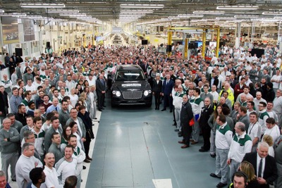 ベントレー の新型SUV、ベンテイガ …英国工場で生産開始 画像