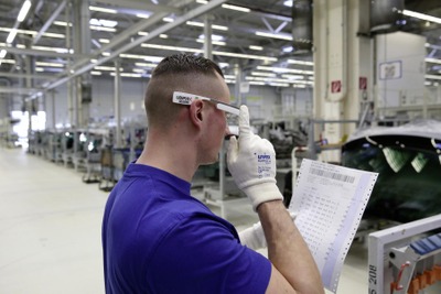 VW、独本社工場に3Dスマートグラス導入 画像