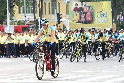 タイで60万人が自転車漕ぐ…国王誕生日祝賀イベント 画像