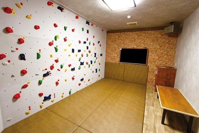 京都にカラオケとボルダリングが同時に楽しめる「ボルカラ」 画像