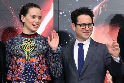 『スター・ウォーズ/フォースの覚醒』監督、キャストが来日 画像