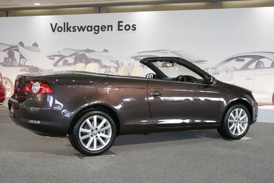 【VW イオス 日本発表】独特なポジション…ライバル 画像