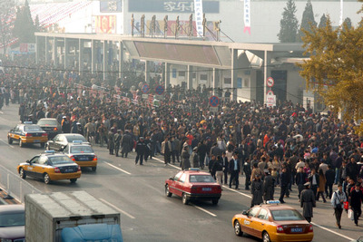 【北京モーターショー06】とにかく人、人、人 画像
