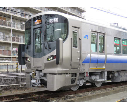 225系.227系 JR西日本227系電車 - Wikipedia