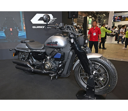 QJ『SRK400RS』…国内導入予定の中国の新型4気筒［15秒でわかる