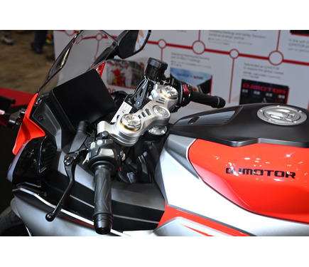 中国製400cc・4気筒が「第3の選択肢」に? カワサキZX4Rとホンダ 中国製400cc・4気筒が「第3の選択肢」に? カワサキZX4Rとホンダ