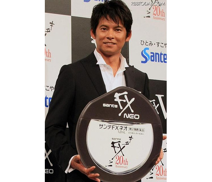 織田裕二　携帯会社CMポスター① 復活キターーーッ!!!! 織田裕二がCM 1枚目の写真・画像