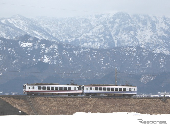 ほくほく線は日本でも有数の豪雪地帯を通る。