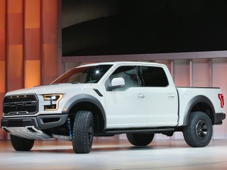 【デトロイトモーターショー16】フォード F-150 ラプター 新型に「スーパークルー」…実用的な4ドア追加 画像