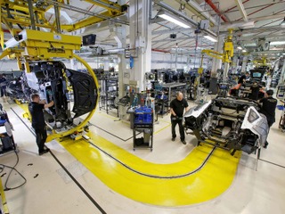 ランボルギーニ、2016年に追加雇用…新型SUVの生産準備 画像